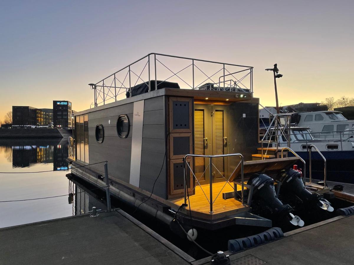 Hausboot Lore * Duisburgo