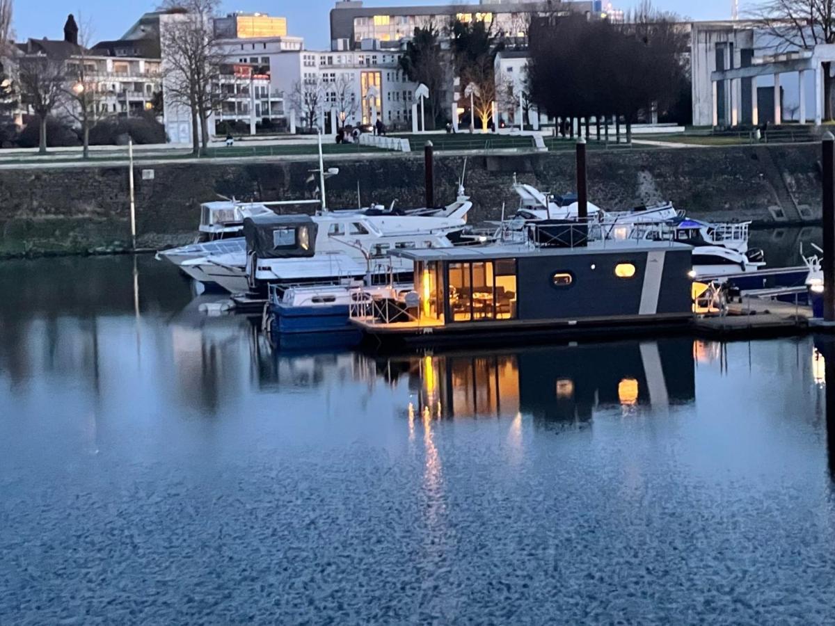 Hausboot Lore Botel *